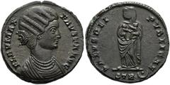 RÖMER RÖMISCHE KAISERZEIT. Fausta, 307 - 326 n. Chr. AE Follis ø 19mm (3,29g). 326 n. Chr. Mzst. Treveris. Vs.: FLAV MAX FAVSTA AVG, drapierte Büste n. r. Rs.: SALVS REI PVBLICAE / STR (Punkt in Monds