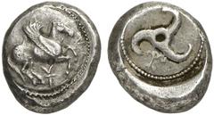 GRIECHEN LYKIEN Stater (9,82g). 460 / 440 v. Chr. Vs.: Nach r. abhebender Pegasos auf Rundschild, zwischen den Beinen Zeichen. Rs.: Triskeles mit Zeichen in rundem Incusum. SNG Aul. 4090. Tönung, ss E