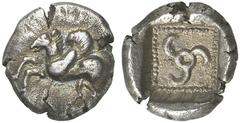 GRIECHEN LYKIEN 1/6 Stater (1,42g). 460 / 440 v. Chr. Vs.: Nach l. abhebender Pe­gasos. Rs.: Triskeles in vertieftem Quadrat mit Perlrahmen. Vismara, Lycia ­ ; SNG Aul. ­ ; SNG Cop. ­ . RRR! Tönung, s