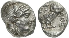 GRIECHEN ATTIKA ATHEN Tetradrachme (16,99g). 4. Jh. v. Chr. Vs.: Kopf der Athena mit attischem Helm n. r. Rs.: AΘE, Eule, Olivenzweig und Mondsichel. Svoronos Taf.20.3ff. Knapper Schrötling, fast vz