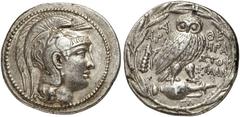 GRIECHEN ATTIKA ATHEN Tetradrachme des Neuen Stils (16,89g). 168/67 v. Chr. Vs.: Kopf der Athena Parthenos mit reichverziertem Helm n. r. Rs.: A-ΘE /HΡA / AΡI- ΣTOΦ / ΦIΛAN / ΓΛ, Eule auf Amphora n. r