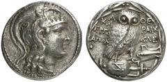 GRIECHEN ATTIKA ATHEN Tetradrachme (16,78g). 153/52 v. Chr. Vs.: Kopf der Athena Parthenos mit reichverziertem Helm n. r. Rs.: A-ΘE / KA-ΡEIΞ / EΡΓO-KΛE / AΠOΛ, Eule in Vorderansicht auf Amphora sitze