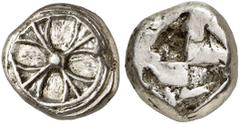 GRIECHEN ATTIKA ATHEN Wappenmünze. Drachme (4,27g). 545 - 525/15 v. Chr. Vs.: Vierspeichiges Rad, die Streben verziert. Rs.: Quadr­atum incusum mit zwei unregelmäßig vertieften und zwei erhabenen Feld