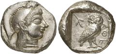 GRIECHEN ATTIKA ATHEN Tetradrachme (16,61g). 500 - 490 v. Chr. Vs.: Kopf der Athena im attischen Helm mit Helmbusch n. r., die Stirn­haare an den Spitzen zu kreisförmigen Löckchen aufgerollt. Rs.: AΘE