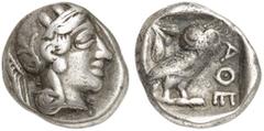 GRIECHEN ATTIKA ATHEN Drachme (4,20g). 479 - 393 v. Chr. Vs.: Kopf der Athena mit attischem Helm u. Lorbeerkranz n. r. Rs.: AΘE, Eule u. Olivenzweig. SNG Cop. 41 ff. Leichte Tönung, gutes ss Ex Giesse