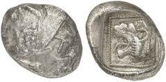 GRIECHEN LYKIEN UNBESTIMMTER MÜNZHER Stater (9,19g). Circa 480 v. Chr. Vs.: n. l. fliegender Pegasos, auf dem Hinterlauf T. Rs.: Löwenkopf in quadratischem Incusum n. l., darum schmaler Perlrahmen. Vi