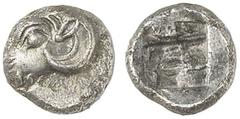 GRIECHEN LYKIEN UNBESTIMMTER MÜNZHER Obol (0,54g). 500 - 450 v. Chr. Vs.: Widderkopf n. l. Rs.: Unregelmäßiges Incusum. Rosen ­ (vgl. 382, Triobol). SNG Kayhan ­ (vgl. 1052, Obol). R! Dunkle Tönung, v