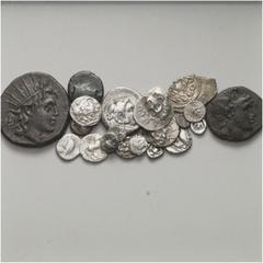 LOTS Griechische AR Darunter drei Hemidrachmen der Plintho­phoren-Serie. Außerdem Kleinmünzen aus Athen (2), Eion (2), zwei Tetartemoria einer unbekannten Münzstätte mit der Darstellung eines Affen u.