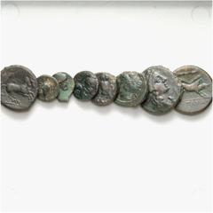 LOTS Griechische AE 4. - 2. Jh. v. Chr. Magna Graecia, darunter Arpi in Apulien (1), Himera (1), Metapont (1), Kamarina (1) und Syrakus (3). 8 Stück! Grüne und braune Patina, ss VERKAUFT WIE BESEHEN, 