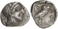 GRIECHEN ATTIKA ATHEN Tetradrachme (16,89g). nach 449 v. Chr. Vs.: Kopf der Athena mit attischem Helm n. r. Rs.: AΘE, Eule, Oliven­zweig und Mondsichel. Svoronos Taf. 10 ff. SNG München Taf. 2,46 ff. 