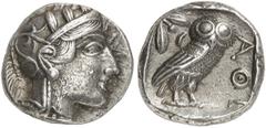 GRIECHEN ATTIKA ATHEN Tetradrachme (17,13g). nach 449 v. Chr. Vs.: Kopf der Athena mit attischem Helm n. r. Rs.: AΘE, Eule, Oliven­zweig und Mondsichel. Svoronos Taf. 10 ff. SNG München Taf. 2,46 ff. 