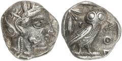 GRIECHEN ATTIKA ATHEN Tetradrachme (17,07g). nach 449 v. Chr. Vs.: Kopf der Athena mit attischem Helm n. r. Rs.: AΘE, Eule, Oliven­zweig und Mondsichel. Svoronos Taf. 10 ff. SNG München Taf. 2,46 ff. 