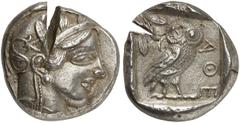 GRIECHEN ATTIKA ATHEN Tetradrachme (16,64g). nach 449 v. Chr. Vs.: Kopf der Athena mit attischem Helm n. r. Rs.: AΘE, Eule, Oliven­zweig und Mondsichel. Svoronos Taf. 10 ff. SNG München Taf. 2,46 ff. 