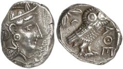 GRIECHEN ATTIKA ATHEN Tetradrachme (17,10g). 4. Jh. v. Chr. Vs.: Kopf der Athena (mit seitlich gesehenem Auge) mit attischem Helm n. r. Rs.: AΘE, Eule, Olivenzweig und Mondsichel. Svoronos Taf. 19 f.;
