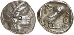 GRIECHEN ATTIKA ATHEN Tetradrachme (16,93g). Ca. 440 - 407 v. Chr. Vs.: Kopf der Athena mit verziertem, bekränzten attischen Helm n. r. Rs.: AQE, Eule steht n. r., Kopf in Vorderansicht, im Feld links