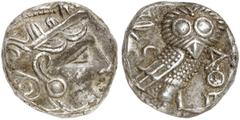 GRIECHEN ATTIKA ATHEN Tetradrachme (17,19g). 4. Jh. v. Chr. Vs.: Kopf der Athena (mit seitlich gesehenem Auge) mit attischem Helm n. r. Rs.: AQE, Eule, Olivenzweig und Mondsichel. Svoronos Taf. 19 f.;