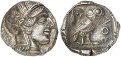 GRIECHEN ATTIKA ATHEN. Tetradrachme (17,24g). Ca. 454 - 404 v. Chr. Vs.: Kopf der Athena mit verziertem, bekränzten attischen Helm n. r. Rs.: AΘE, Eule steht n. r., Kopf in Vorderansicht, im Feld link