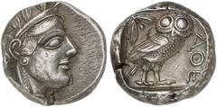 GRIECHEN ATTIKA ATHEN. Tetradrachme (17,16g). ca. 454 - 404 v. Chr. Vs.: Kopf der Athena mit verziertem, bekränzten attischen Helm n. r. Rs.: AΘE, Eule steht n. r., Kopf in Vorderansicht, im Feld link