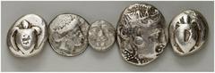 LOTS Griechische AR 5. / 4. Jh. v. Chr. Kleine Sammlung mit Münzen des griechischen Mutterlandes darunter Tetra­drachme Athen, 4. Jh. (1), Stater Ägina (2), Drachmen Elis (1), Parion (1). 5 Stück! Lei