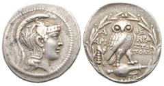 GRIECHEN ATTIKA ATHEN Tetradrachme des Neuen Stils (16.65g). 136/5 v. Chr. Vs.: Kopf der Athena Parthenos mit reich verziertem Helm n. r. Rs.:Α-ΘΕ /ΗΡΑ / ΑΡΙ-ΣΤΟΦ / ΠΟΛΥΜ / ΓΛ, Eule auf Amphora mit Ε(