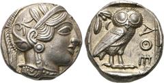 GRIECHEN ATTIKA. ATHEN. Tetradrachme (17,18g). Ca. 440 - 407 v. Chr. Vs.: Kopf der Athena mit verziertem, bekränztem, attischem Helm n. r. Rs.: ΑΘΕ, Eule steht n. r., Kopf in Vorderansicht, im Feld li