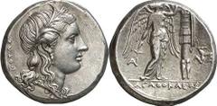 GRIECHEN SIZILIEN SYRAKUS Objekt-Nr.: 72 Agathokles, 317 - 289 v. Chr. Tetradrachme (17,10 g.), 3. Periode, 305 - 295 v. Chr. Vs.: KORAS, Kopf der Kore n. r. Rs.: AGAQOKLEIOS, Nike errichtet Tropaion,