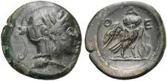 GRIECHEN ATTIKA. ATHEN. AE (6,02g). 3. Jh. v. Chr. Vs.: Kopf der Athena im korinthischen Helm n. r.; auf dem Helmkessel drei Ölbaumblätter. Rs.: A-Q-E, Eule mit offenen Schwingen n. r., Kopf frontal; 