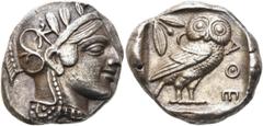 GRIECHEN ATTIKA. ATHEN. Tetradrachme (16,57g). ca. 450 v. Chr. Vs.: Kopf der Athena mit attischem Helm n. r. Rs.: ΑΘΕ (kleines E), Eule steht n.r., Kopf leicht schräg gelegt in Vorderansicht, im Feld 