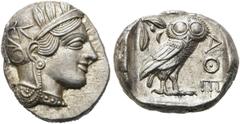 GRIECHEN ATTIKA. ATHEN. Tetradrachme (17,20g). 454 - 404 v. Chr. Vs.: Kopf der Athena mit Scheibenohrring und Perlenkette in einem mit Olivenblättern geschmücktem attischen Helm n. r. Rs.: ΑΘΕ, Eule n