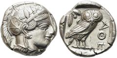 GRIECHEN ATTIKA. ATHEN. Tetradrachme (16,90g). 454 - 404 v. Chr. Vs.: Kopf der Athena mit Scheibenohrring und Perlenkette in einem mit Olivenblättern geschmücktem attischen Helm n. r. Rs.: ΑΘΕ, Eule n