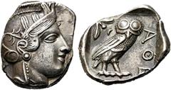 GRIECHEN ATTIKA. ATHEN. Tetradrachme (17,14g). 454 - 404 v. Chr. Vs.: Kopf der Athena mit Scheibenohrring und Perlenkette in einem mit Olivenblättern geschmücktem attischen Helm n. r. Rs.: ΑΘΕ, Eule n