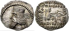 GRIECHEN PARTHER. ARSAKIDEN. Pakoros I., 78 - 120 n. Chr. Drachme (3,74g). Mzst. Ekbatana. Vs.: Bärtiger Kopf mit Diadem n. l., das Haar in drei Wellen gelegt. Rs.: Arsakes I. n. r. sitzend und Bogen 