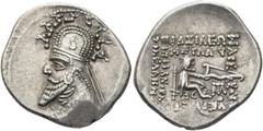 GRIECHEN PARTHER. ARSAKIDEN. Sinatrukes, 95 - 87 v. Chr. Drachme (3,93g). Mzst. Rhagai. Vs.: Bärtige, drapierte Büste mit Tiara und Diadem n. l. Rs.: ΒΑΣΙΛΕΩΣ / ΜΕΓΑΛΟΥ / ΑΡΣΑΚΟΥ / ΘΕΟΠΑΤΕΡΟΣ / ΝΙΚΑΤΕ