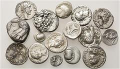 LOTS Diverses. 4. Jh. v. Chr. - 3. Jh. n. Chr. Tetradrachme Athen (1), Kleinsilber von Pharsalos (2), Böotien (3), thes. Liga (1) und Kierion (1). Sonst Denare der röm. Kaiserzeit (8). 16 Stück! ss, e