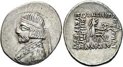 GRIECHEN PARTHER. ARSAKIDEN. Arsakes XVI., ca. 78/7-62/1 v. Chr. Drachme (4.12g). Mzst.Rhagai. Vs.: Bärtige Büste mit Diadem n. l. Rs.: ΒΑΣΙΛΕΩΣ / ΜΕΓΑΛΟΥ / ΑΡΣΑΚΟΥ / ΘΕΟΠΑΤΡΟΣ / ΕΥΕΡΓΕΤΟΥ, Bogenschüt