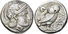 GRIECHEN BAKTRIEN. FRÜHES BAKTRIEN. Athen-Imitation. Tetradrachme (16.72g). ca. 325 - 320 v. Chr. Mzst.in der Oxus-Region? Vs. Kopf der Athena mit attischem Helm n. r. Dahinter Monogramm. Rs.: ΑΘΕ, Eu