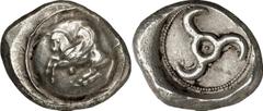 GRIECHEN LYKIEN Stater (9,82g) 460 - 440 v. Chr. Mzst. unbestimmt. Vs.: Nach l. abhebender Pegasos auf Rundschild. Darunter Punkt. Rs.: Triskeles in rundem Incusum. Traité II 225 (Var.). SNG Aul. 4089