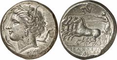 GRIECHEN SIZILIEN SYRAKUS. Agathokles, 317 - 289 v. Chr. Tetradrachme (17,04g). 2. Periode, 310 - 305 v. Chr. Vs.: Kopf der Arethusa n. l., darum drei Delfine. Unten NK. Rs.: Quadriga n. l., darüber T