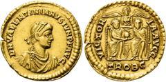 RÖMER KAISERZEIT. Valentinianus II., 375 - 392 n. Chr. Solidus ø 21mm (4,40g). 376 - 377 n. Chr. Mzst. Treveris. Vs.: D N VALENTINIANVS IVN P F AVG, drapierte Panzerbüste mit Perlendiadem n. r. Rs.: V