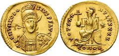 RÖMER KAISERZEIT. Theodosius II., 408 - 450 n. Chr. Solidus ø 20mm (4,35g). 430 - 440 n. Chr. Mzst. Konstantinopel. Vs.: D N THEODO-SIVS P F AVG, frontale Panzerbüste, Kopf leicht n. r., mit Helm, Per