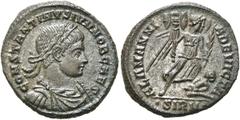 RÖMER RÖMISCHE KAISERZEIT. Constantin II. als Caesar, 317 - 337 n. Chr. AE Follis ø 19mm (3,17g). 324 - 325 n. Chr. Mzst. Sirmium. Vs.: CONSTANTINVS IVN NOB CAES, drapierte Panzerbüste mit Lorbeerkran