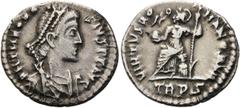 RÖMER RÖMISCHE KAISERZEIT. Theodosius I., 379 - 395 n. Chr. Siliqua ø 19mm (2,06g). 378 - 383 n. Chr. Mzst. Treveris. Vs.: D N THEODO-SIVS P F AVG, drapierte Büste mit Perlendiadem n. r. Rs.: VIRTVS R