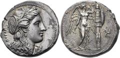 GRIECHEN SIZILIEN. SYRAKUS. Agathokles, 317 - 289 v. Chr. Tetradrachme ø 25mm (17,31g). 310 - 306/5 v. Chr. Vs.: Kopf der Kore mit Ährenkranz, Ohr- u. Halsschmuck n. r., dahinter ΚΟΡΑΣ. Rs.: ΑΓΑΘΟΚΛΕΙ