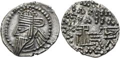 GRIECHEN PARTHER. ARSAKIDEN. Osroes II., ca. 190 - 208 n. Chr. Drachme ø 21mm (3,86g). Mzst. Ekbatana. Vs.: Drapierte Büste mit Langbart, Tiara mit Kamm u. Diadem n. l. Rs.: Verwilderte griechische Le