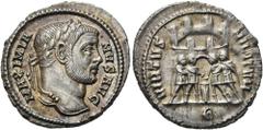 RÖMER RÖMISCHE KAISERZEIT. Maximianus Herculius, 285 - 310 n. Chr. Argenteus ø 19mm (3,45g). Mzst. Rom. Vs.: MAXIMINIA-NVS AVG, Kopf mit Lorbeerkranz n. r. Rs.: VIRTVS MILITVM / E, Tetrarchen opfern ü