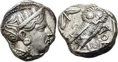 GRIECHEN ATTIKA. ATHEN. Tetradrachme ø 24mm (17,16g). 4. Jh. v. Chr. Vs.: Kopf der Athena (mit seitlich gesehenem Auge) mit attischem Helm n. r. Rs.: ΑΘΕ, Eule steht n. r., Kopf in Vorderansicht, im F