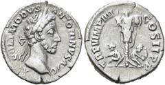 RÖMER RÖMISCHE KAISERZEIT. Commodus, 177 - 192 n. Chr. Denar ø 18mm (3,23g). 180 n. Chr. Mzst. Rom. Vs.: M COMMODVS ANTONINVS AVG, Kopf mit Lorbeerkranz n. r. Rs.: TR P V IMP IIII COS II P P, Tropaeum