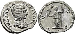 RÖMER RÖMISCHE KAISERZEIT. Iulia Domna, 193 - 217 n. Chr. Denar ø 19mm (3,38g). 213 n. Chr., geprägt unter Caracalla Mzst. Rom. Vs.: IVLIA PIA FELIX AVG, drapierte Büste n. r. Rs.: V E S T A, Vesta si