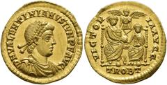 RÖMER RÖMISCHE KAISERZEIT. Valentinianus II., 375 - 392 n. Chr. Solidus ø 20mm (4,49g). 376 - 377 n. Chr. Mzst. Treveris. Vs.: DN VALENTINIANVS IVN PF AVG, drapierte Panzerbüste mit Perlendiadem n.r. 