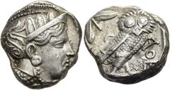 GRIECHEN ATTIKA. ATHEN. Tetradrachme ø 24mm (17,16g). 4. Jh. v. Chr. Vs.: Kopf der Athena (mit seitlich gesehenem Auge) mit attischem Helm n. r. Rs.: ΑΘΕ, Eule steht n. r., Kopf in Vorderansicht, im F